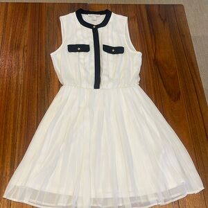 Forever 21 Black and White Knee-Length Pleated Dress Size Small